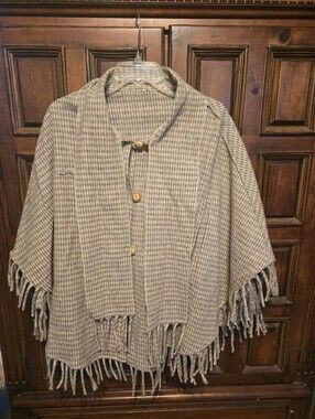 Women's Gray Houndstooth Wool Cape Poncho Collared Fringe Button Front One Size
